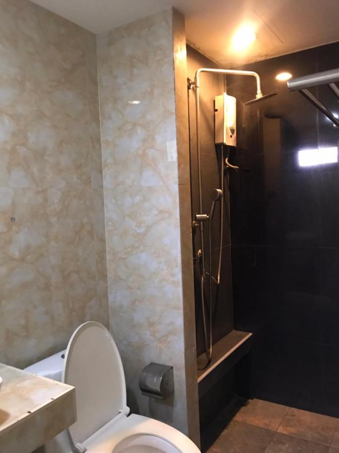 Rod Fai Fah Apartment Banguecoque Exterior foto